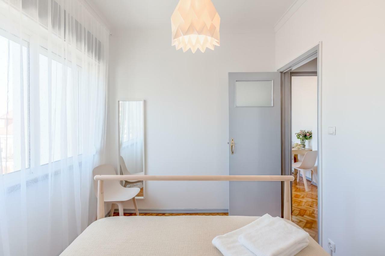 Renovated Sunny Apartment With Amazing Sunset Balcony , By Timecooler Lisboa Ngoại thất bức ảnh