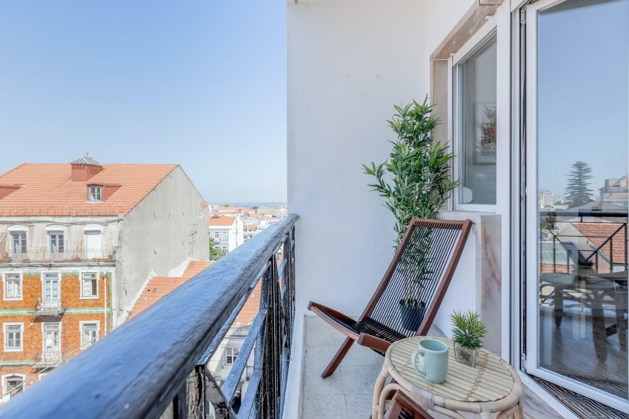 Renovated Sunny Apartment With Amazing Sunset Balcony , By Timecooler Lisboa Ngoại thất bức ảnh