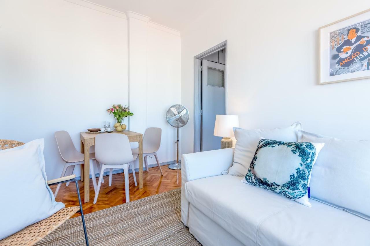 Renovated Sunny Apartment With Amazing Sunset Balcony , By Timecooler Lisboa Ngoại thất bức ảnh